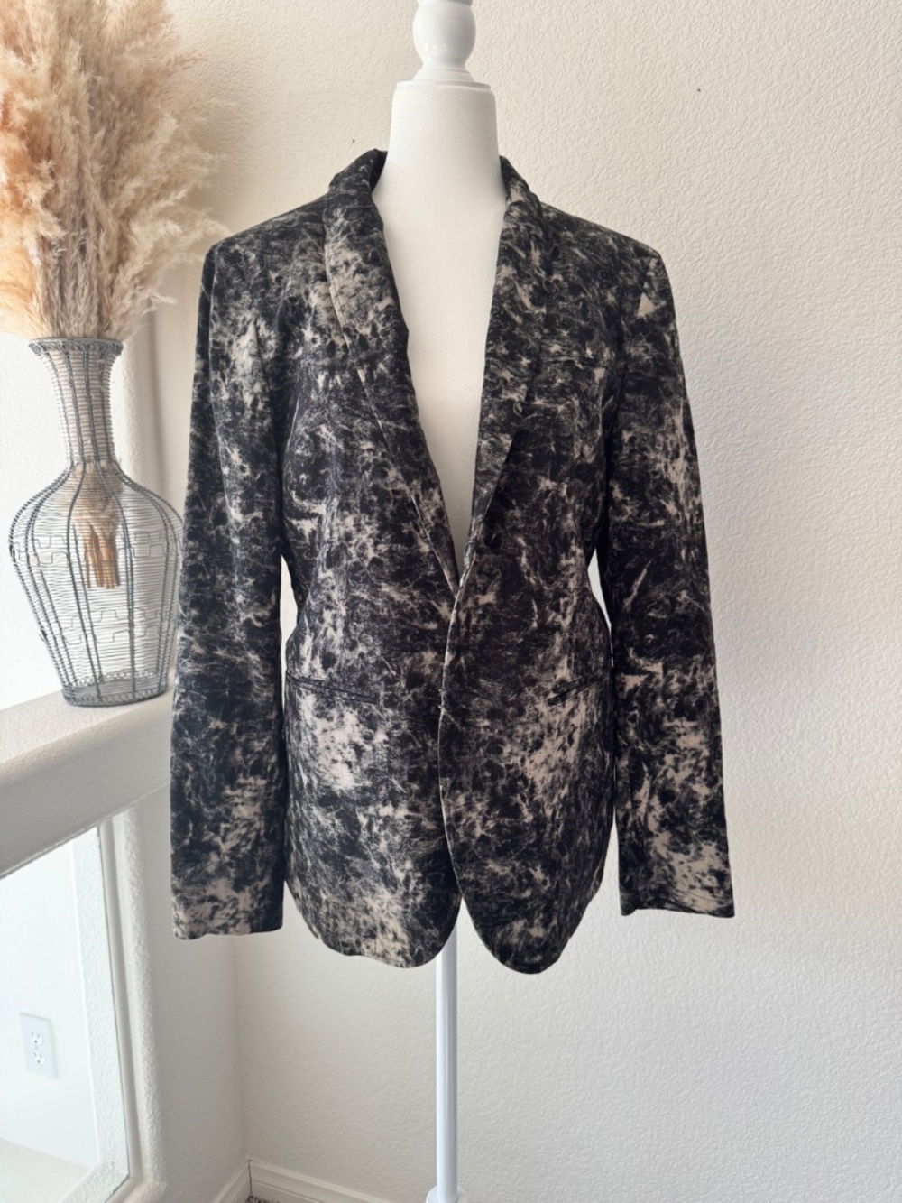 John Varvatos Jacket - mens size 46